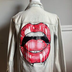 POP ART Light-Wash Denim Jacket with Red Lips Graphic, Size M, Streetwear Style